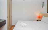 Kamar Tidur 5 Comfy and Simply 2BR Great Western Resort Apartment