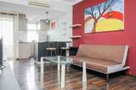 Ruang Umum Comfy and Simply 2BR Great Western Resort Apartment