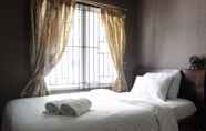 Bilik Tidur 3 Chic and Cozy 2BR Apartment at Pinewood Jatinangor near JATOS