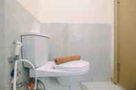 Toilet Kamar Beautiful and Strategic 1BR Meikarta Apartment