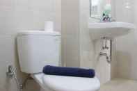 Toilet Kamar Spacious 3BR Apartment Parahyangan Residence near UNPAR