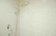 Toilet Kamar 7 Cozy and Wonderful 1BR Ciputra International Apartment