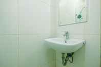 Toilet Kamar Simply Studio at Tamansari Skylounge Apartment