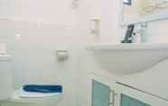 Toilet Kamar 3 Cozy Living with Modern Design 1BR Kebagusan City Apartment