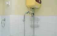 Toilet Kamar 5 Cozy Living with Modern Design 1BR Kebagusan City Apartment