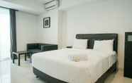 Kamar Tidur 6 Elegant Studio at West Vista Apartment with City View