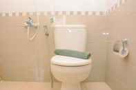 Toilet Kamar Beautiful and Comfy 2BR Apartment at Royal Olive Residence