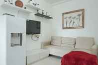 พื้นที่สาธารณะ Cozy Stay 2BR Menteng Square Apartment