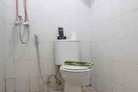 Toilet Kamar Pleasant & Relaxing 2BR Apartment at The Suites Metro Bandung
