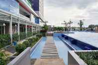 Swimming Pool New Room Studio at Green Pramuka Apartment