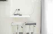 Toilet Kamar 2 Homey and Minimalist Studio Padina Apartment