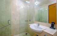 Toilet Kamar 4 Exclusive with City View 3BR Apartment Bellagio Residence