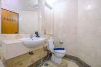 Toilet Kamar Exclusive with City View 3BR Apartment Bellagio Residence