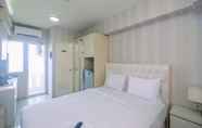 Kamar Tidur 2 Lovely Studio Green Pramuka Apartment near Shopping Center