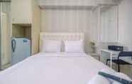 Kamar Tidur 3 Lovely Studio Green Pramuka Apartment near Shopping Center