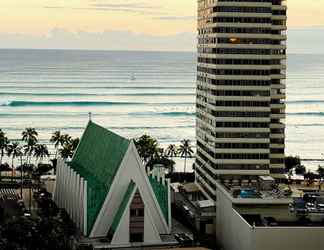 Luar Bangunan 2 Waikiki Banyan High Level With Private Lanai 1 Bedroom Condo by Redawning