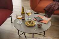 Quầy bar, cafe và phòng lounge OKKO Hotels Lille Centre