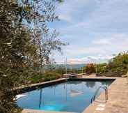 Swimming Pool 2 Relaxing Hillside Family Accommodation With Pool