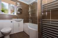 Toilet Kamar 3 Bedroom Bungalow Moelfre- Private Garden,parking