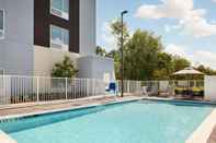 Swimming Pool TownePlace Suites by Marriott Plant City