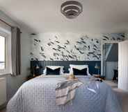 Bedroom 5 The Curlews - On sea Estuary With Hydrotherapy spa