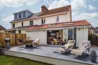 Common Space Littlefields - Stylish Modern Cottage With Large Garden Close to Beach