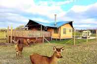 Exterior Luxury Safari Lodge Surrounded by Deer!! 'fallow'