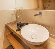 In-room Bathroom 6 Tevini Boutique Suites by we rent