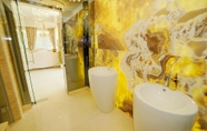 In-room Bathroom 4 Harmony Suites Saint Vlas