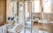 In-room Bathroom 7 Borgo Della Rovere E6/3