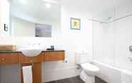 Toilet Kamar 4 Belle Escapes - Absolute Beachfront Apartment Alamanda Resort “28”