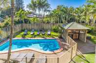 Swimming Pool Bayside Court Apartments