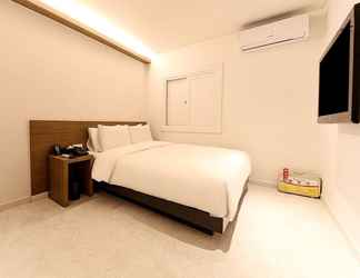 Bedroom 2 Busan Seomyeon Business Hotel J7