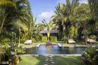 Kolam Renang Villa Zelie