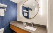 In-room Bathroom 2 Fairfield Inn & Suites by Marriott Seattle Downtown/Seattle Center