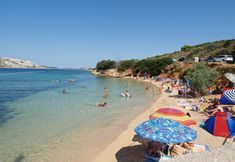 Lainnya 2 Impeccable 3-bedrooms Apartment in Rab 1-9 Pers