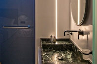 In-room Bathroom Levantes Luxury Suites I II