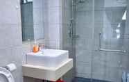 In-room Bathroom 7 GT Home Cascades Residency