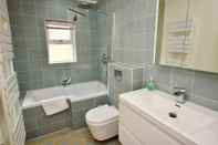 Phòng tắm bên trong Blackberry 4 Bed Bembridge Holiday Home Sleeps 6 Adults 2 Children