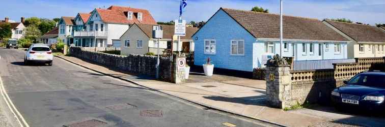 Exterior Seashells Dog Friendly Seaview Beach Chalet Sleeps 4 Beach Opposite