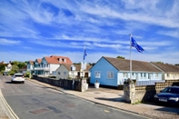 Exterior Seashells Dog Friendly Seaview Beach Chalet Sleeps 4 Beach Opposite