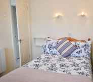 ห้องนอน 4 Seashells Dog Friendly Seaview Beach Chalet Sleeps 4 Beach Opposite