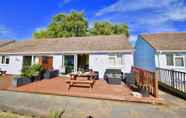 Common Space 2 Seashells Dog Friendly Seaview Beach Chalet Sleeps 4 Beach Opposite