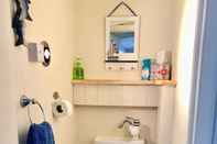 In-room Bathroom Harbour Life Dog Welcoming Yarmouth First Floor Apartment Sleeps 4