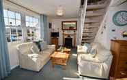 Common Space 4 Harbour Life Dog Welcoming Yarmouth First Floor Apartment Sleeps 4