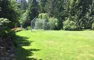 Ruang Umum 4 Mt Baker Lodging Cabin 1 Sleeps 8