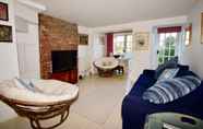 Common Space 4 Mulberry 3 bed Cowes Cottage Solent Views Sleeps 6 Plus Parking