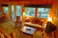 Common Space Mt Baker Lodging Cabin 32 - Sleeps 7