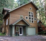 Exterior 3 Mt Baker Lodging Cabin 51 - Sleeps 8