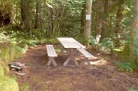 Common Space Mt Baker Lodging Cabin 26 - Sleeps 8